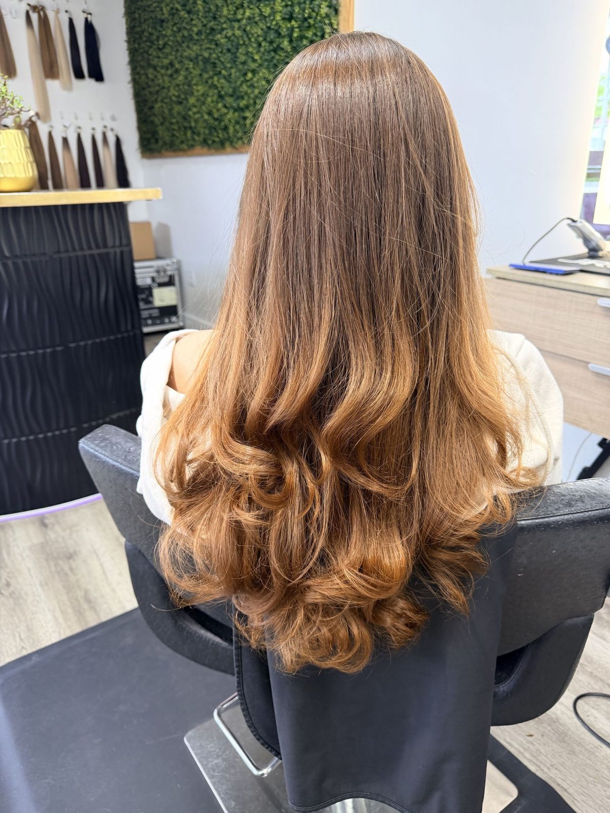Balayage caramelo con ondas suaves
